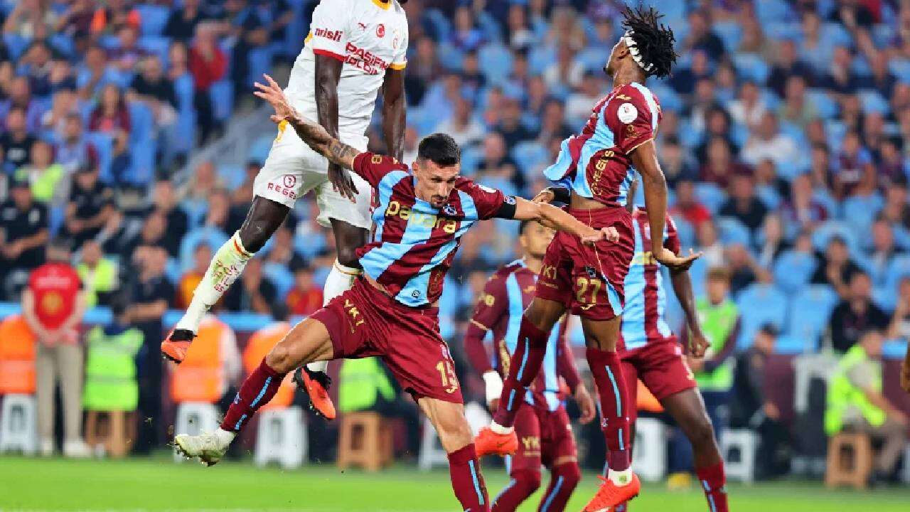 Hearts maçı öncesi Trabzonspor’da büyük kriz: Thomas Reis açıkladı, yıldız isim takımdan ayrıldı! 5